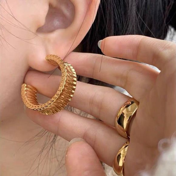 18K Gold Plated Minimalistic Bold Striped 3D C Hoops Earrings - Picture 2 of 9